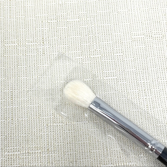 🌺 Morphe M433 Pro Firm Blending Fluff Brush NEW - Picture 4 of 6